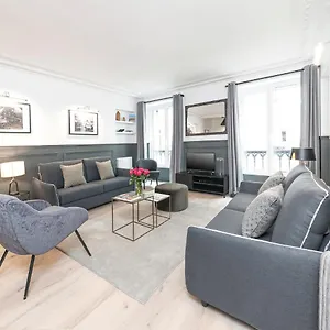 luxury-3-bedrooms-le-louvre-ii-by-livin.fr-paris.fr/
